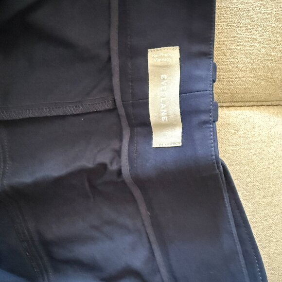 Everlane Barrel Utility High-waisted Baggy Pants in Navy - Picture 4 of 8